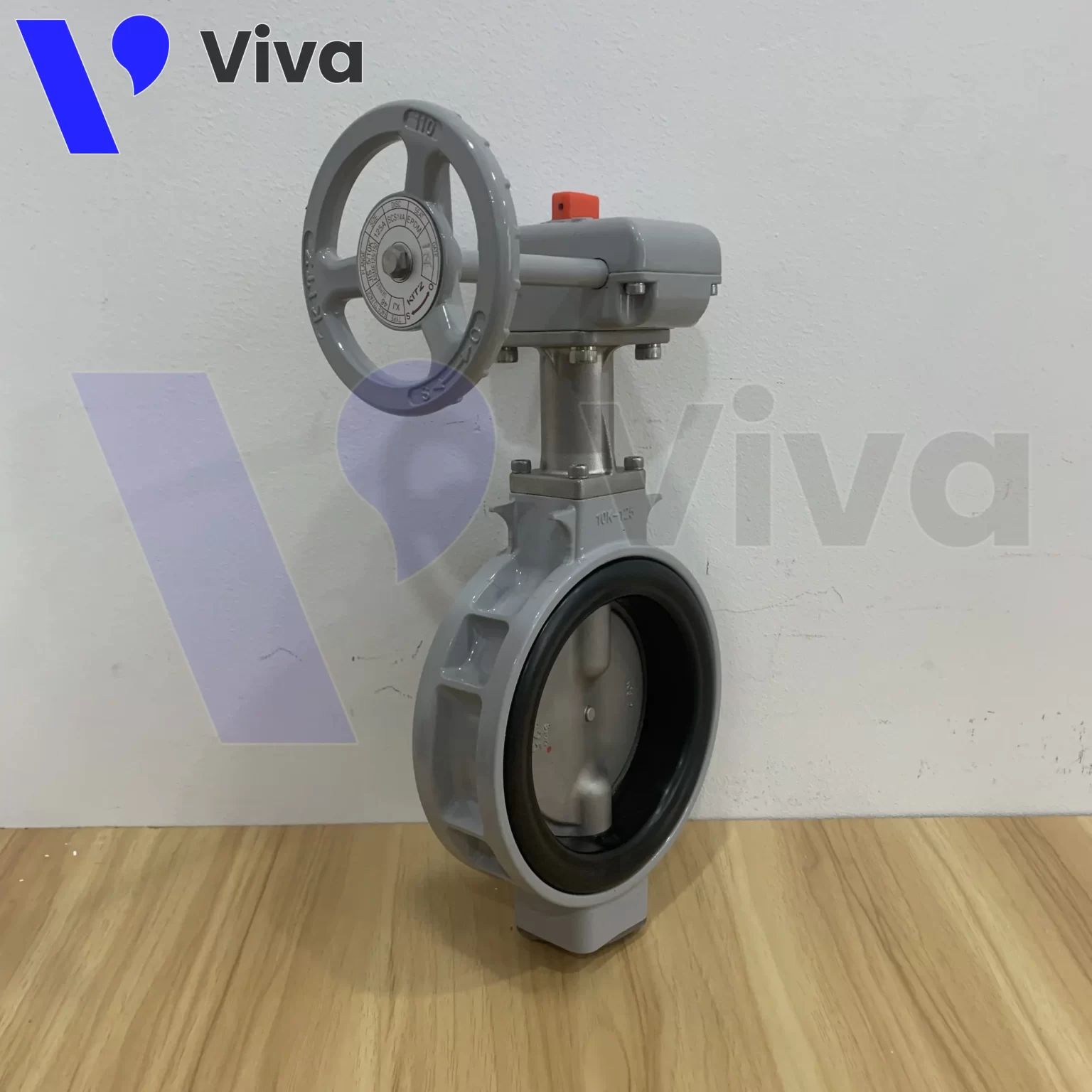 Van bướm tay quay Nhật Bản