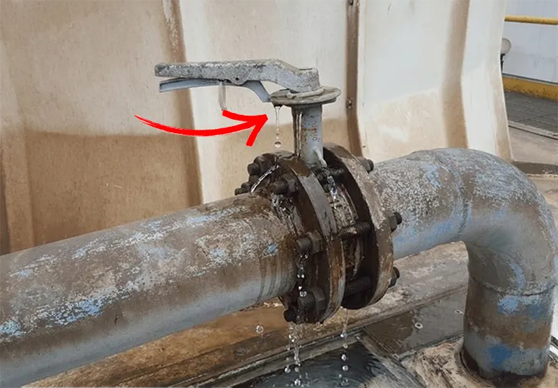 Rò rỉ nước tại cổ van do Phớt làm kín bị mòn